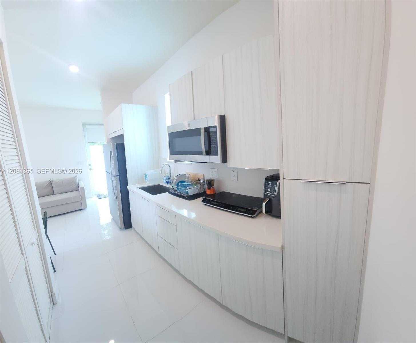 6611 NW 102nd Path Doral Florida United States, for Rent, residential, Roberto Villasmil, Interinvestments Realty, Inc.