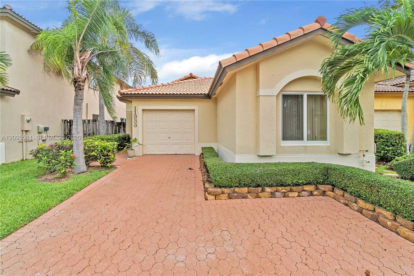 11333 NW 52nd Ln Doral Florida United States, for Rent, residential, Roberto Villasmil, Interinvestments Realty, Inc.