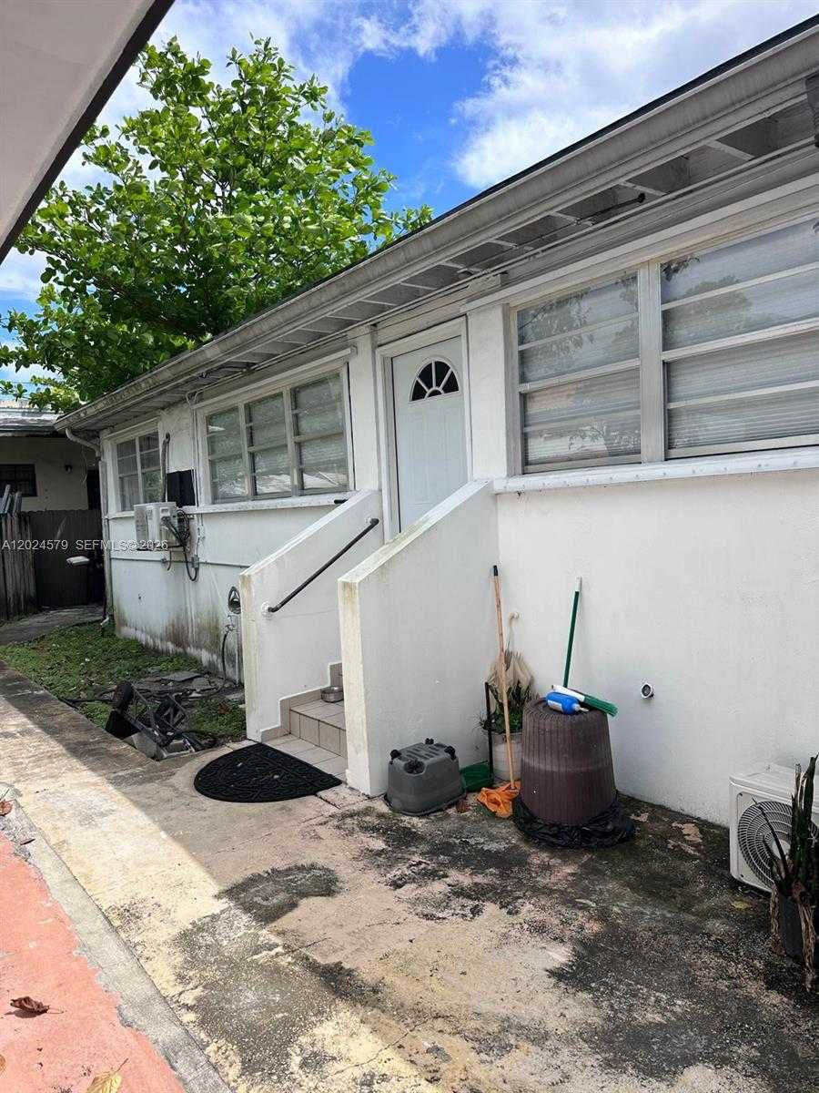 923 SW 43 ave  APT 1 Miami Florida United States, for Rent, residential, Sandra Benkahla, The 305 Agency