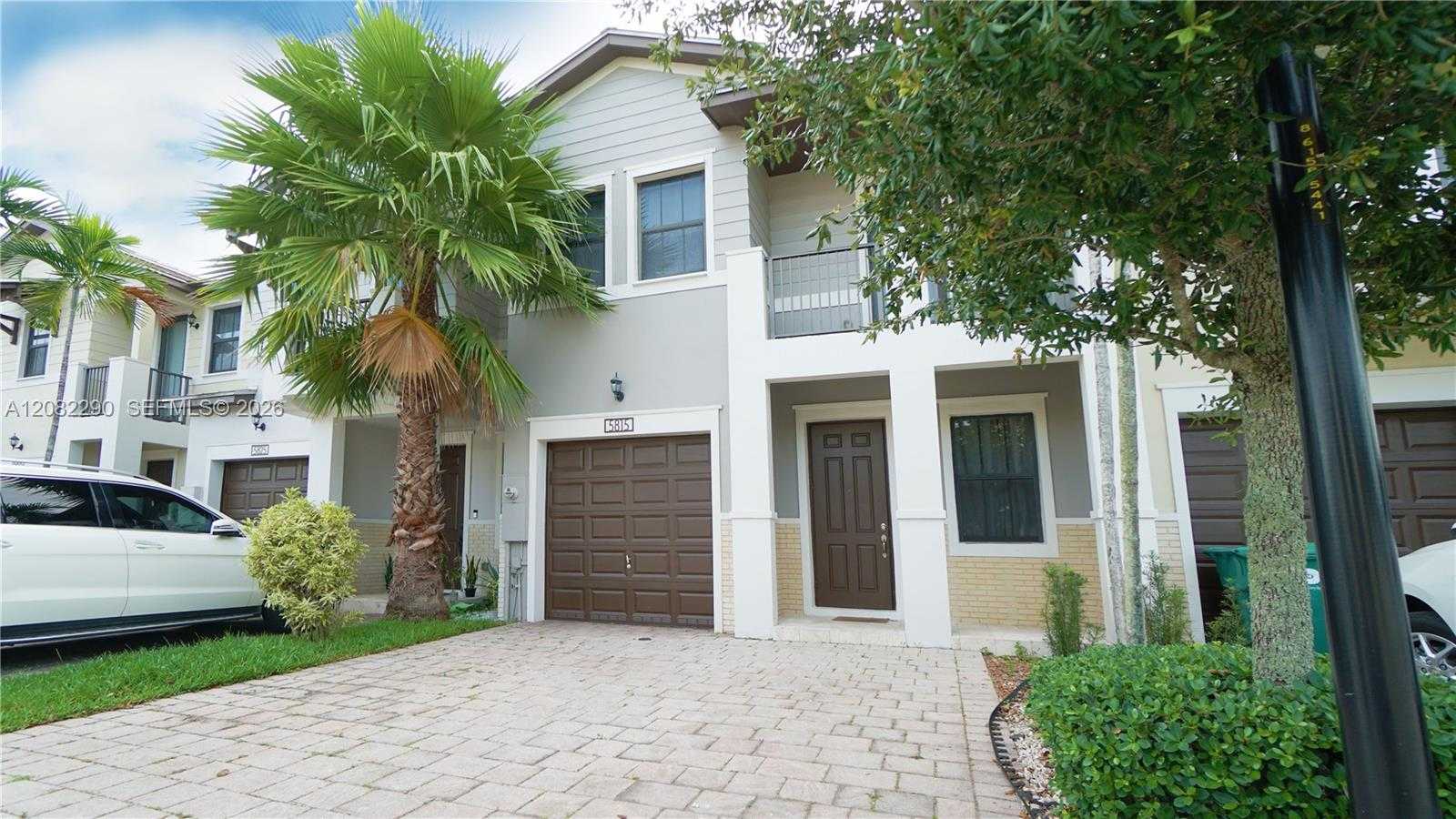 5815 NW 104th Path Doral Florida United States, for Rent, residential, Roberto Villasmil, Interinvestments Realty, Inc.