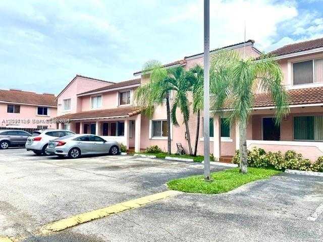 8025 Lake Dr  APT 204 Doral Florida United States, for Rent, residential, Roberto Villasmil, Interinvestments Realty, Inc.