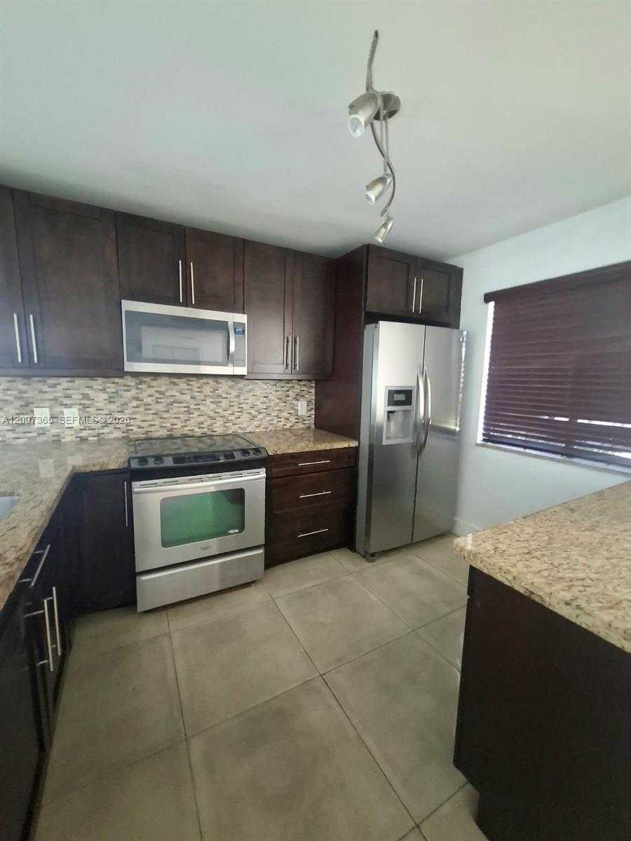 320 Racquet Club Rd  APT 104 Weston Florida United States, for Rent, residential, Radmila Mandel, Florida Sky Realty Group