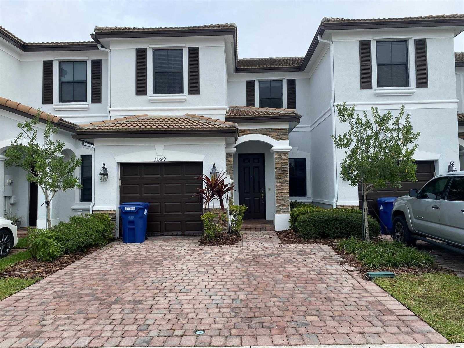 11269 NW 88TH Street Doral Florida United States, for Rent, residential, Roberto Villasmil, Interinvestments Realty, Inc.