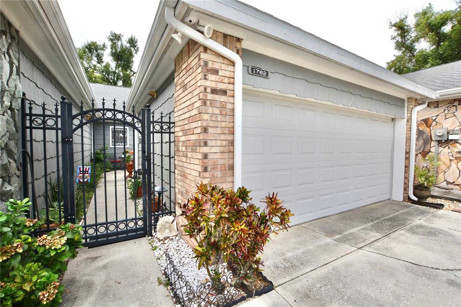 1762 CASTLE ROCK ROAD Tampa Florida United States, for Sale, residential, Demo Agent, InCom Real Estate - New Demo Office