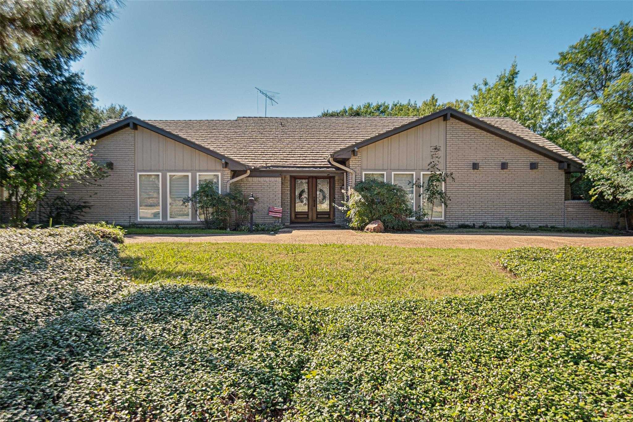 3708 Princess Lane Dallas Texas United States, for Sale, residential, Joyce Kelly, Hummingbird Realty