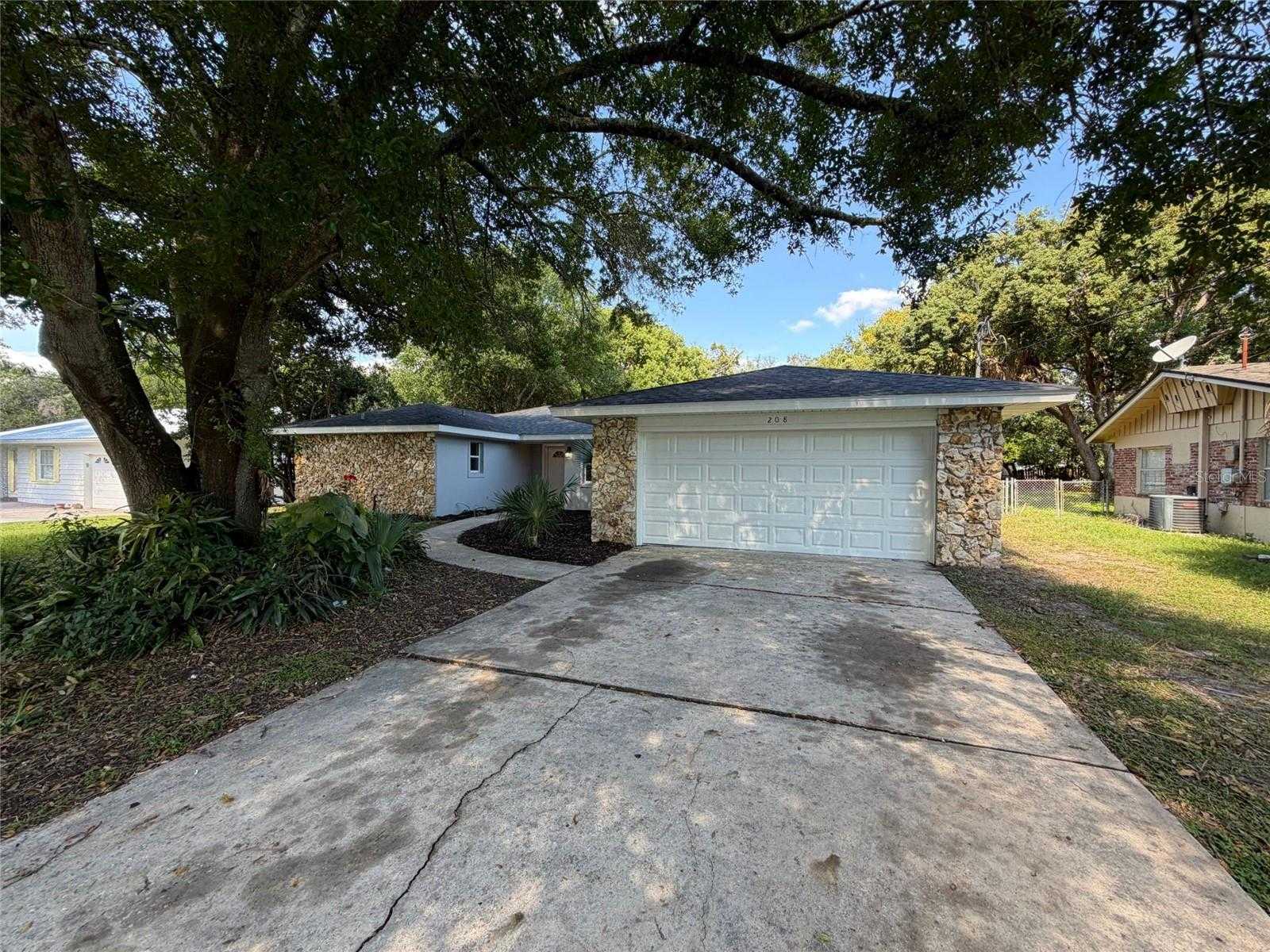 208 ROBIN ROAD Altamonte Springs Florida United States, for Sale, residential, Zaira Mejia, Spaces & Styles Group