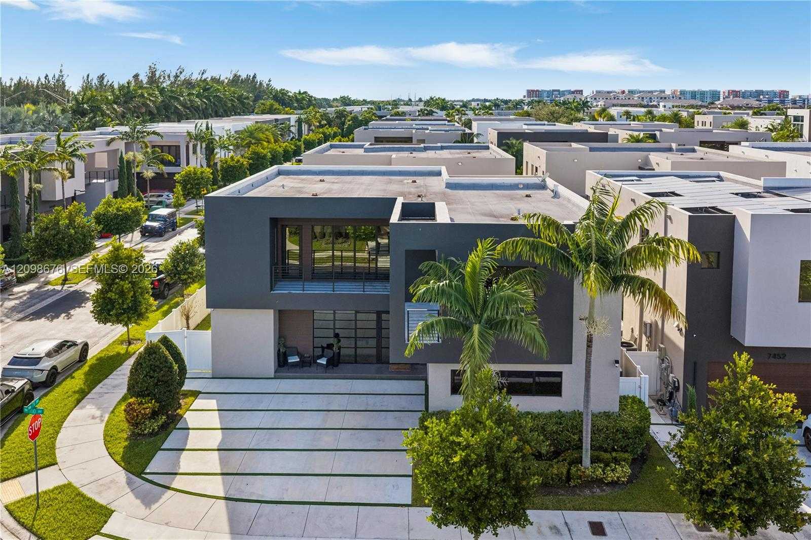 7442 NW 100th Ave Doral Florida United States, for Rent, residential, Roberto Villasmil, Interinvestments Realty, Inc.