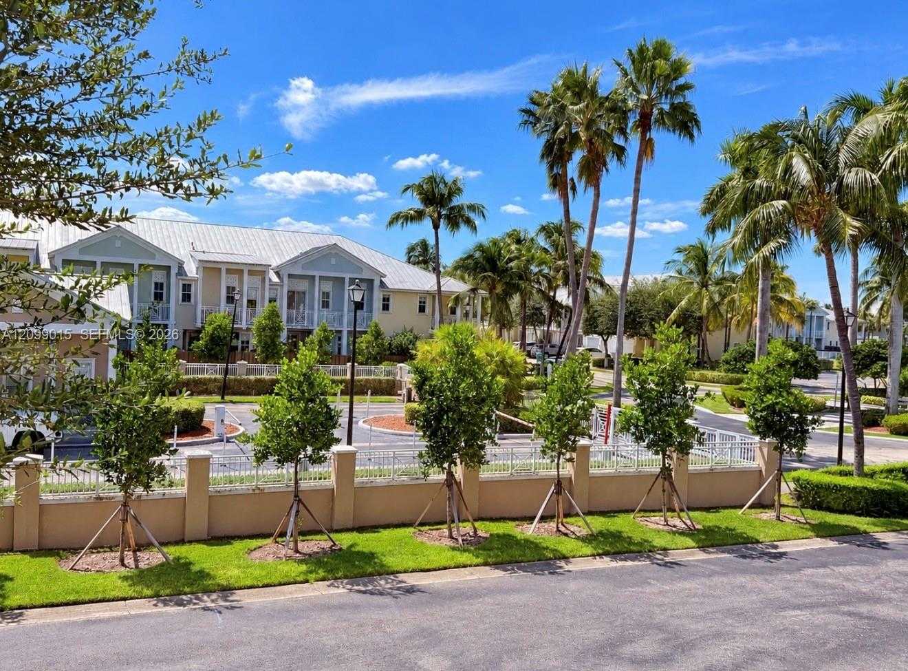 10711 NW 75th Ln Doral Florida United States, for Rent, residential, Roberto Villasmil, Interinvestments Realty, Inc.