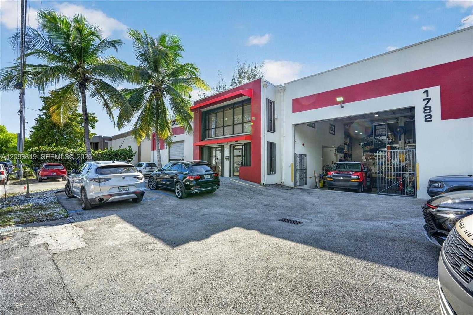 1780 NW 93rd Ave Doral Florida United States, for Sale, commercial, Roberto Villasmil, Interinvestments Realty, Inc.