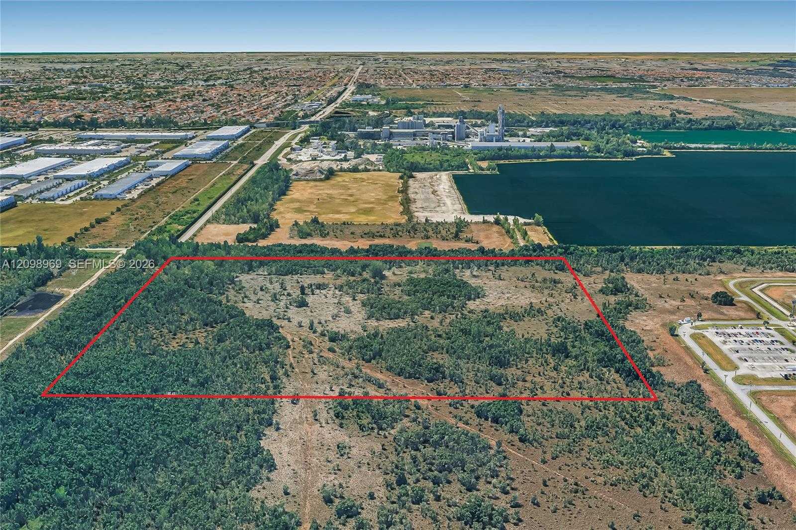137 AVE NW 25 ST Doral Florida United States, for Sale, commercial,  , Phoenix Realtors LLC