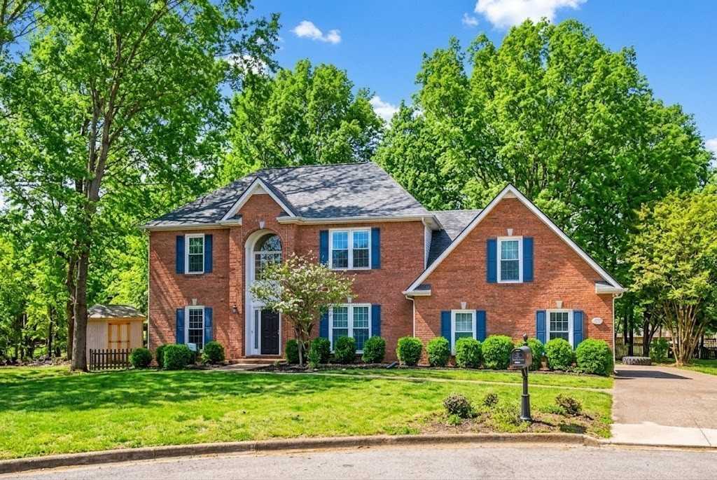 206 Longwood Ln Clarksville Tennessee United States, for Sale, residential, Adam  Hanes, LPT Realty