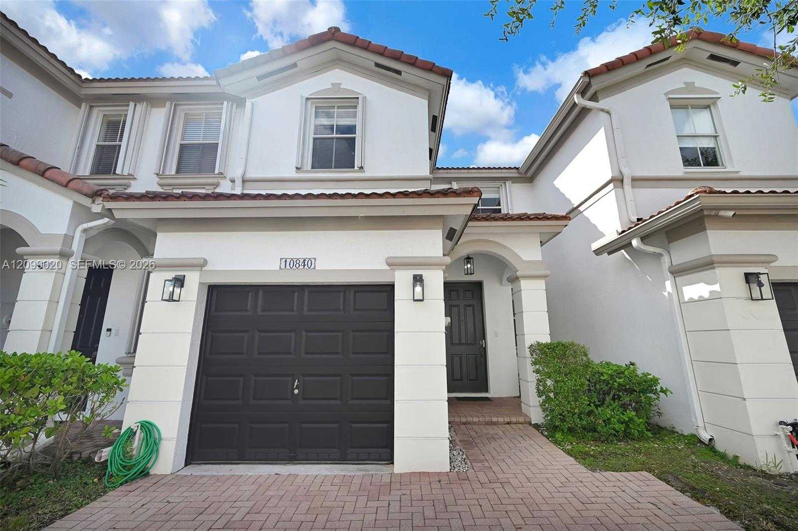 10840 NW 79th St Doral Florida United States, for Sale, residential, Roberto Villasmil, Interinvestments Realty, Inc.