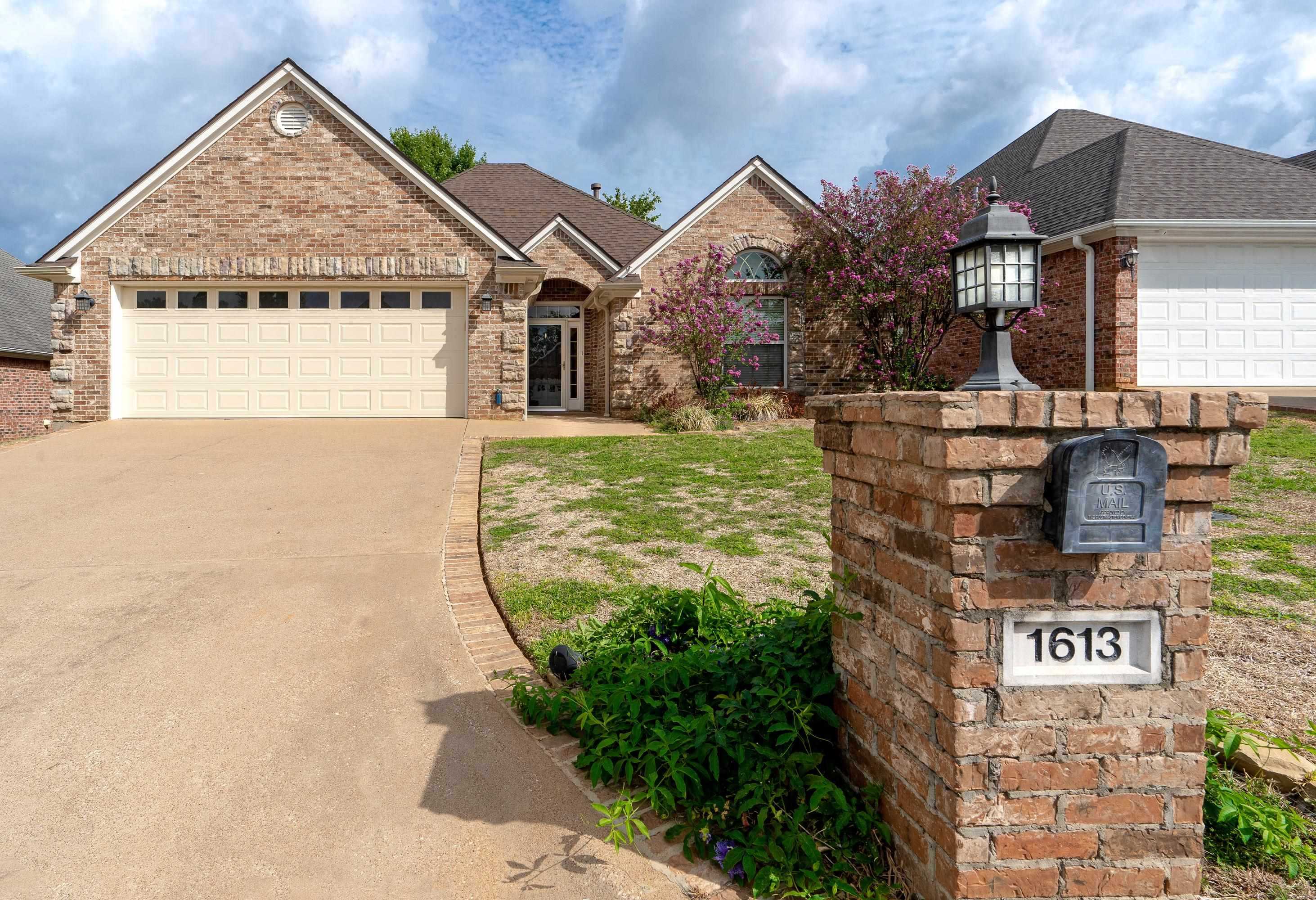 1613 Valley Brook Ln Longview Texas United States, for Sale, residential,  , Drake Chapman Real Estate, Brokerage