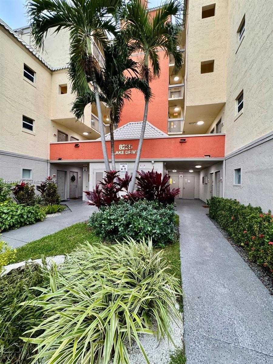 8235 Lake Dr  APT 401 Doral Florida United States, for Rent, residential, Roberto Villasmil, Interinvestments Realty, Inc.