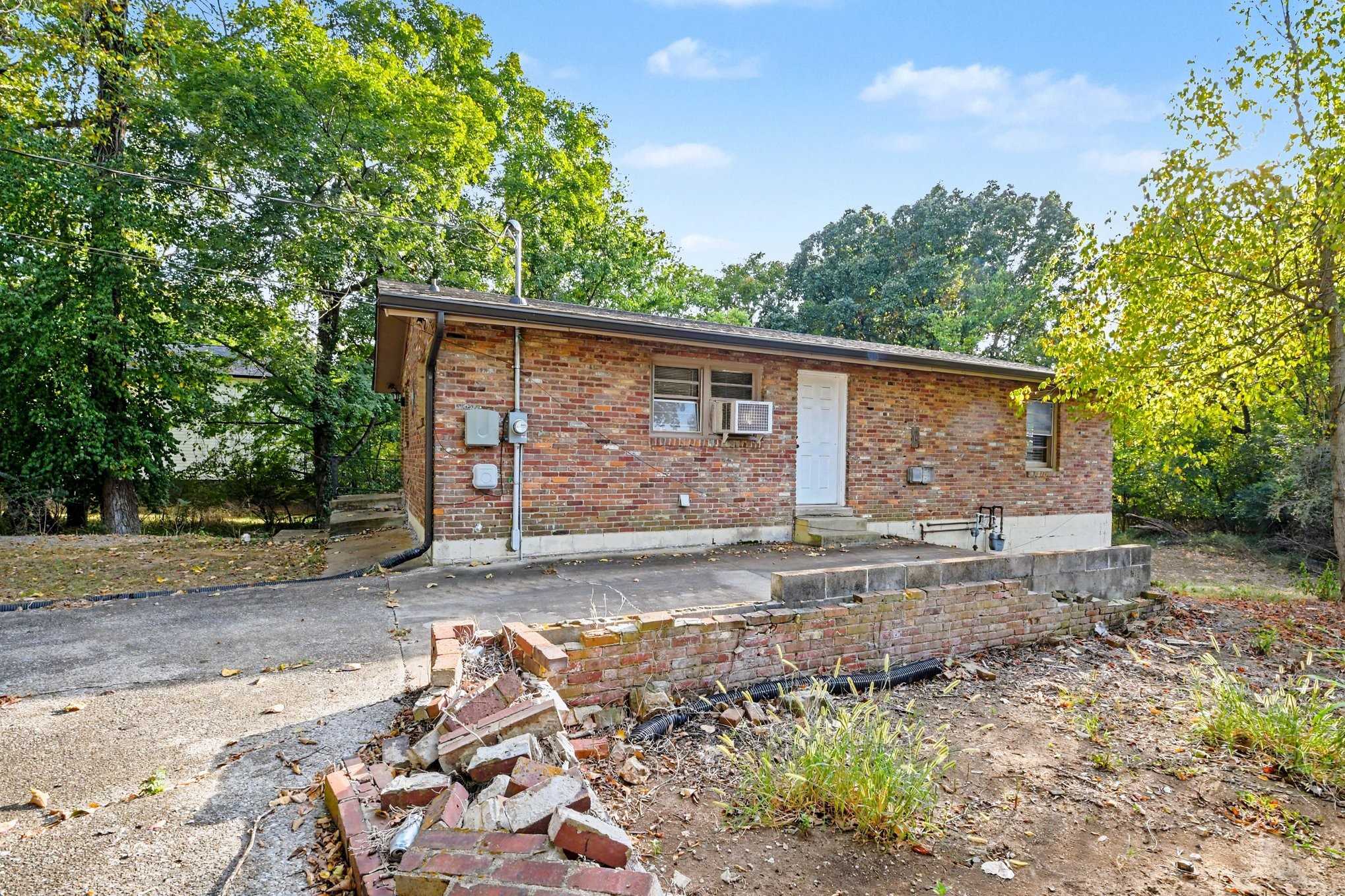 946 Greenwood Ave Clarksville Tennessee United States, for Sale, residential, Rebekah  Sprabary, Sweet Home Realty & Property Management