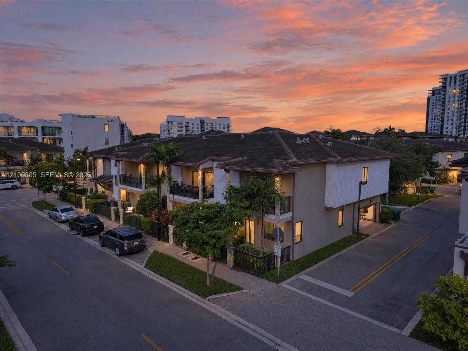 8373 NW 49th St Doral Florida United States, for Sale, residential, Roberto Villasmil, Interinvestments Realty, Inc.