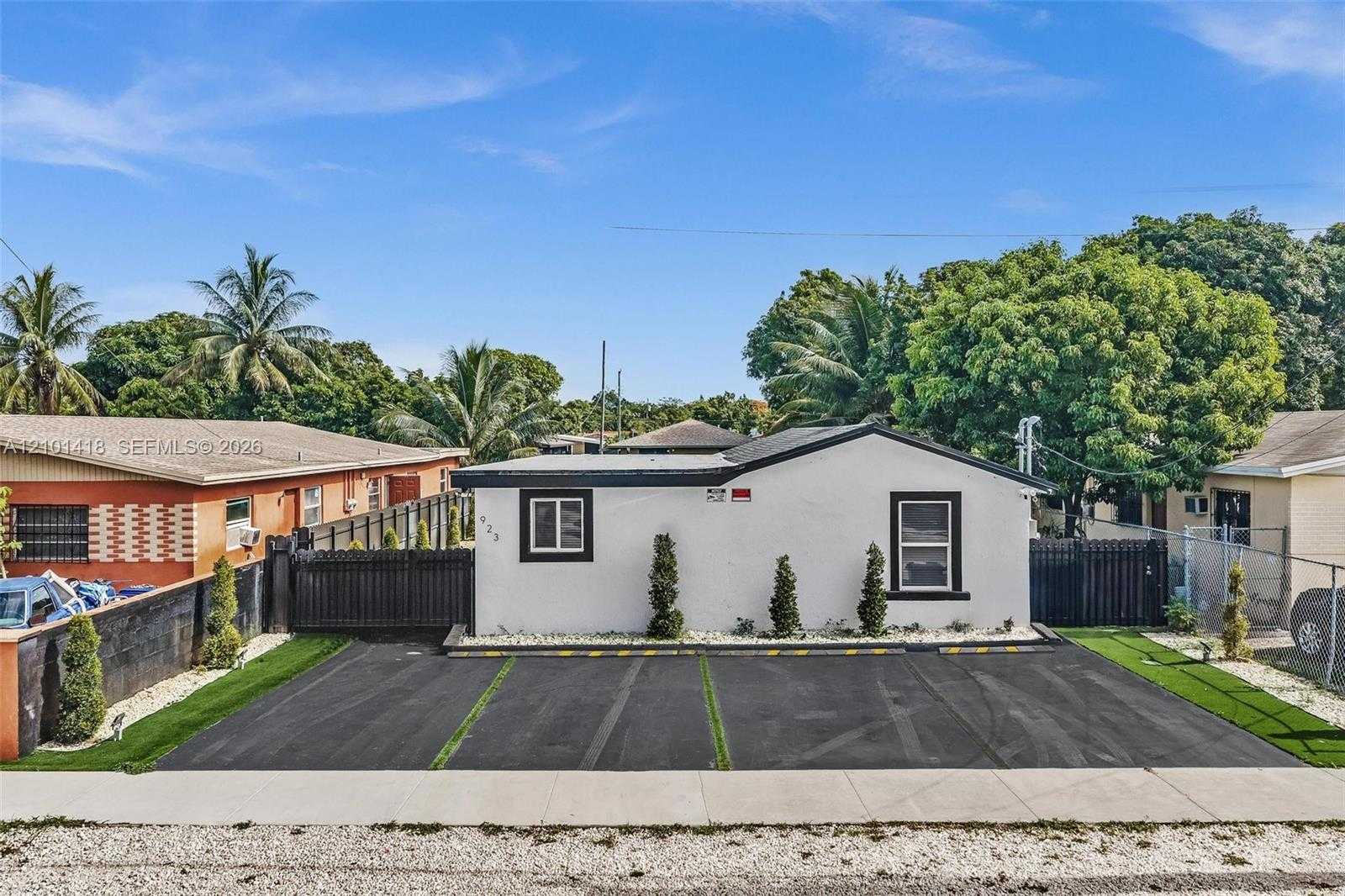 923 NW 110th St Miami Florida United States, for Sale, residential,  , INCOM OFFICE EXAMPLE