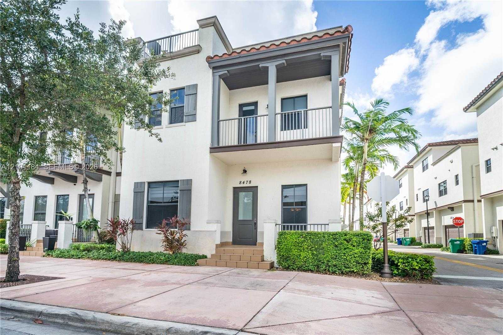 8478 NW 52nd St Doral Florida United States, for Rent, residential, Roberto Villasmil, Interinvestments Realty, Inc.