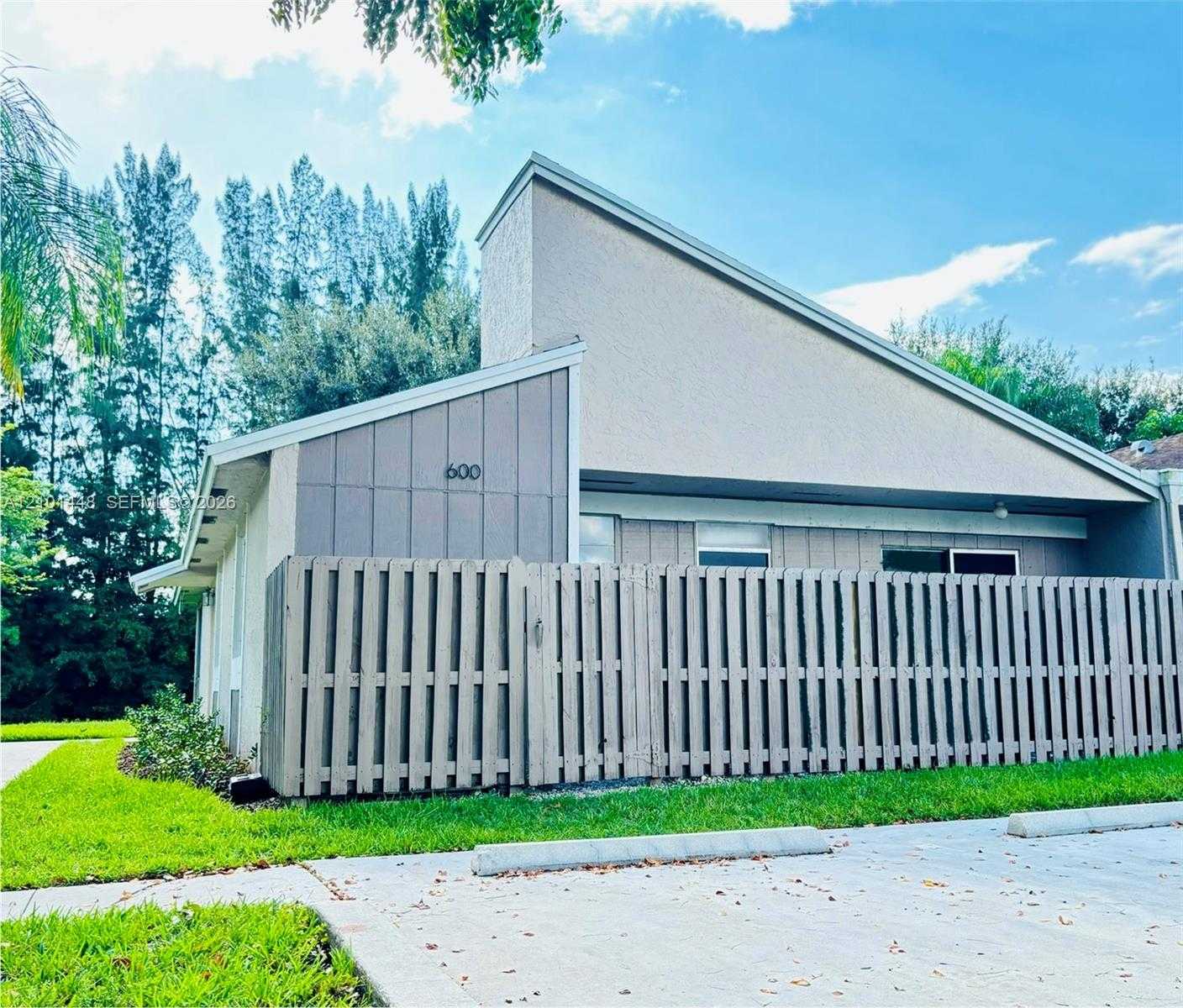 600 Woodgate Cir  APT A Sunrise Florida United States, for Rent, residential, Radmila Mandel, Florida Sky Realty Group