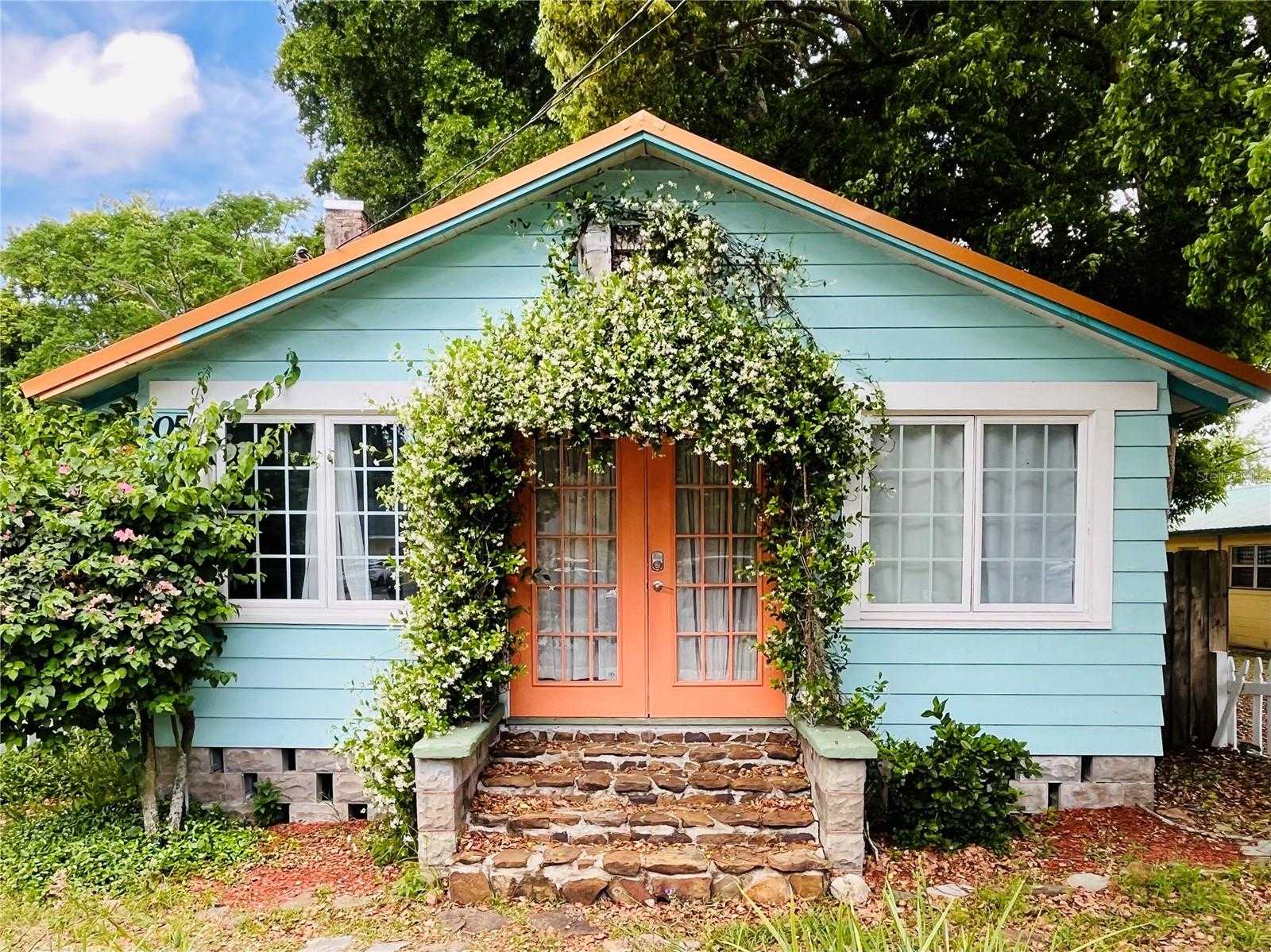 305 S HIGHLAND STREET Mount Dora Florida United States, for Sale, residential,  , The Mount Dora Group 
