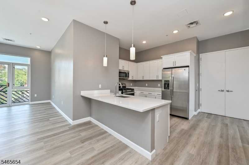 271 Millburn Ave APT 2D Millburn Twp. New Jersey United States, for Rent, residential, Sandi Chung, Keller Williams Premier Properties