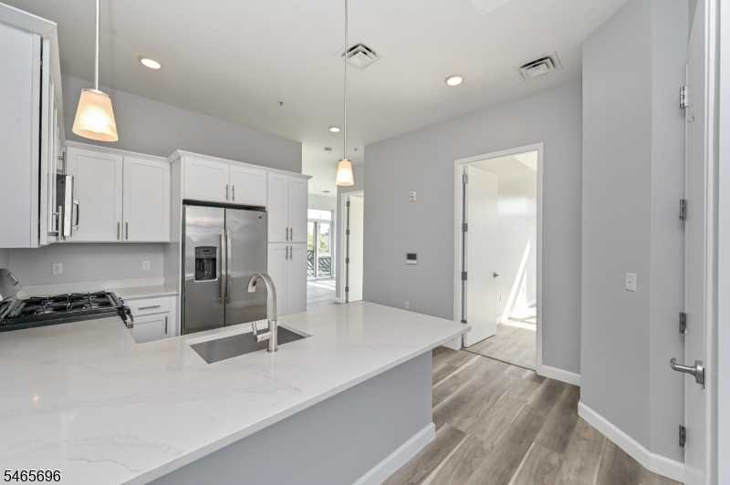 271 Millburn Ave APT 2A Millburn Twp. New Jersey United States, for Rent, residential, Sandi Chung, Keller Williams Premier Properties