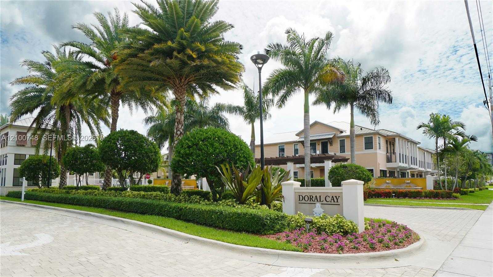 10401 NW 61st Ln Doral Florida United States, for Rent, residential, Roberto Villasmil, Interinvestments Realty, Inc.