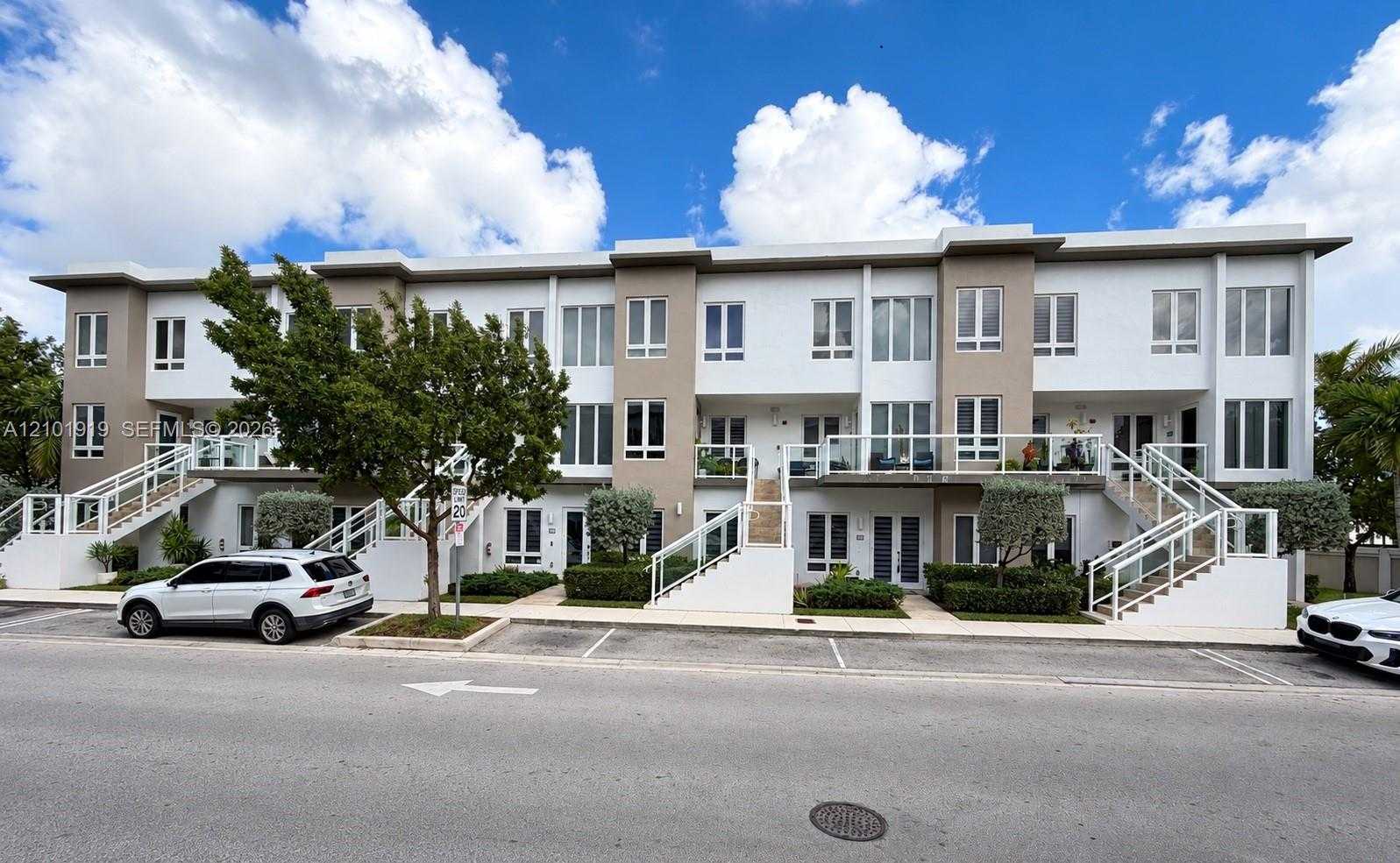 10225 NW 63rd Ter  APT 103 Doral Florida United States, for Rent, residential, Roberto Villasmil, Interinvestments Realty, Inc.