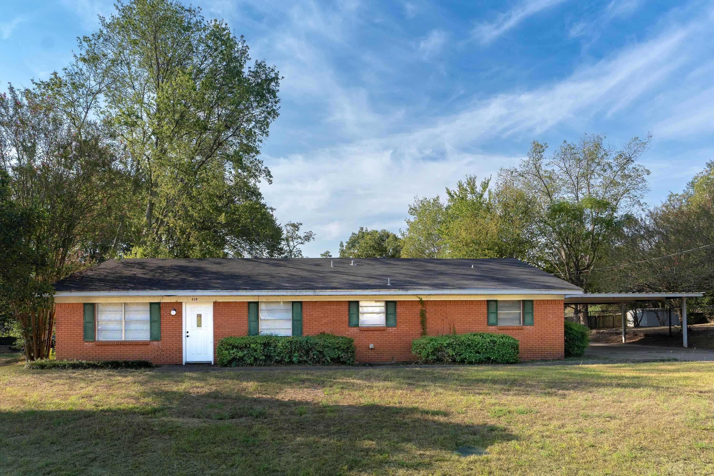 210 W Elm Creek Dr. Longview Texas United States, for Sale, residential,  , Drake Chapman Real Estate, Brokerage