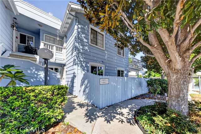 7025 Glade Ave.  APT 2 Canoga Park California United States, for Sale, residential, Debi Durzi, Pinnacle Estate Properties, Inc.