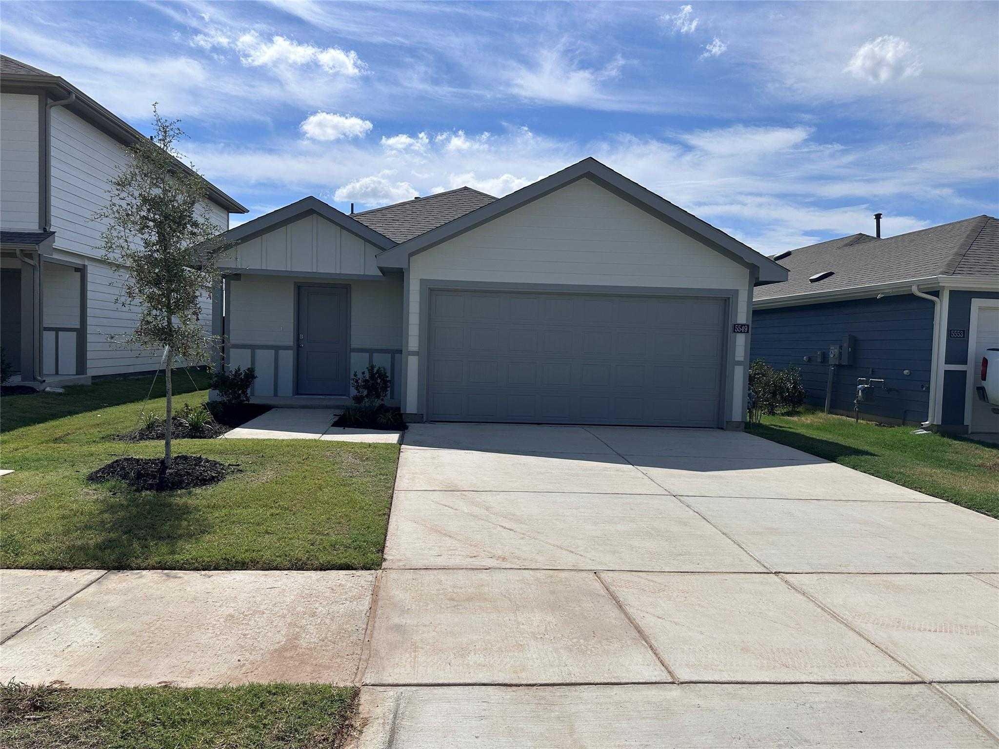 5549 Rollins Drive Krum Texas United States, for Rent, residential, Rita Vera, Central Metro Realty LLC