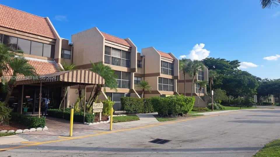 240 Lakeview Dr  APT 106 Weston Florida United States, for Rent, residential, Radmila Mandel, Florida Sky Realty Group