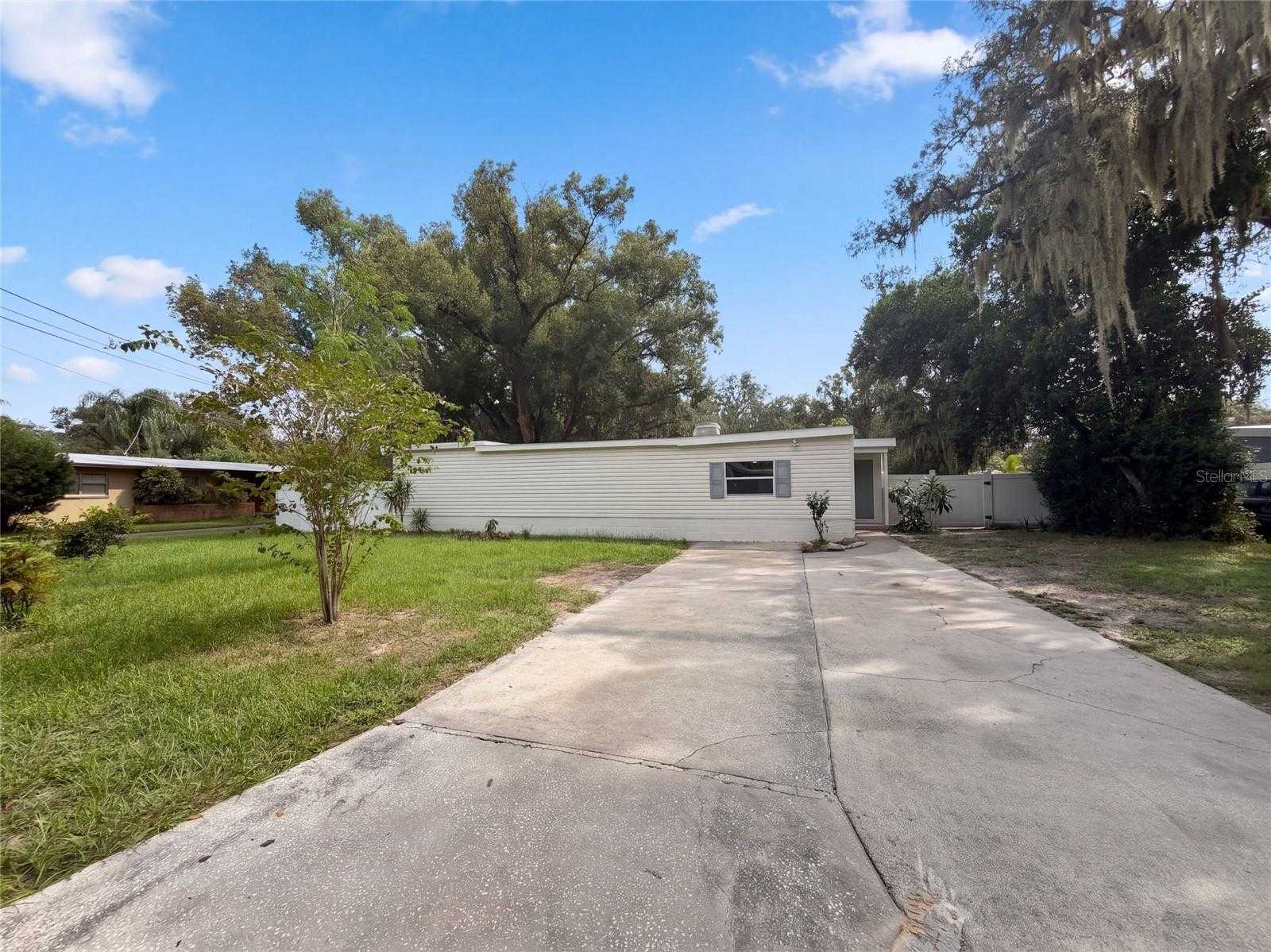 409 BERWICK AVENUE Temple Terrace Florida United States, for Sale, residential, Demo Agent, InCom Real Estate - New Demo Office