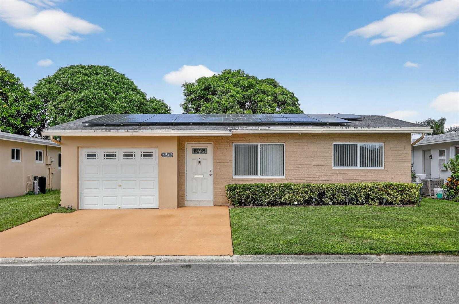 6945 NW 14th Street Margate Florida United States, for Sale, residential,  , Phoenix Realtors LLC