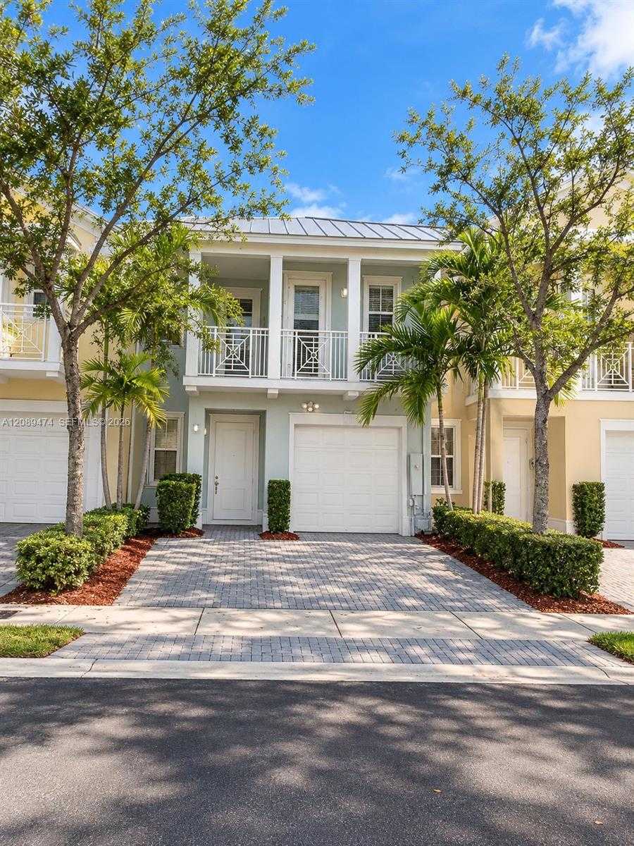 7439 NW 107th Path Doral Florida United States, for Sale, residential, Roberto Villasmil, Interinvestments Realty, Inc.