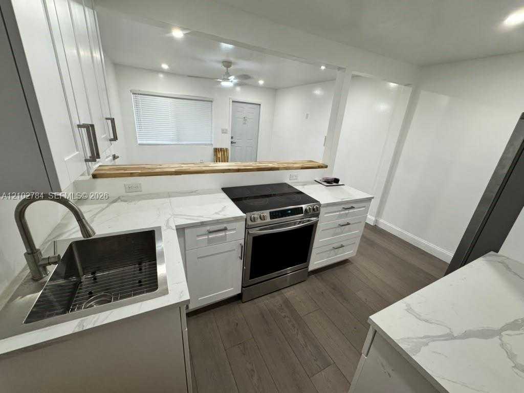 565 NE 32nd St Oakland Park Florida United States, for Sale, residential,  , Phoenix Realtors LLC