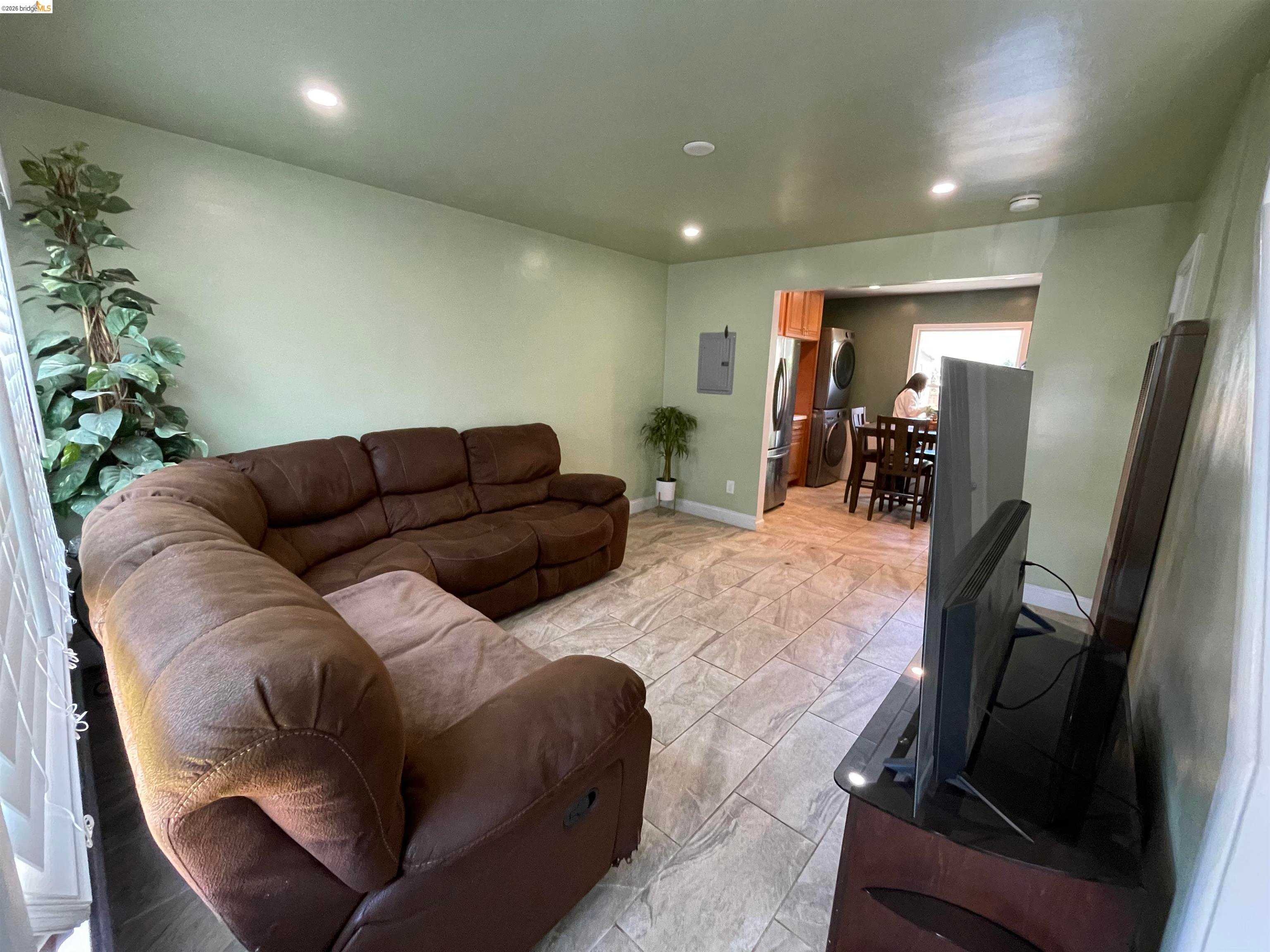 18 W Chanslor Ct Richmond California United States, for Sale, residential, Dhiraj Mahat, Real Estate Source, Inc