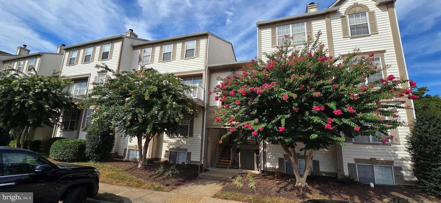 9262 CARDINAL FOREST LANE APT 301 Lorton Virginia United States, for Rent, residential,  , The Holly Group
