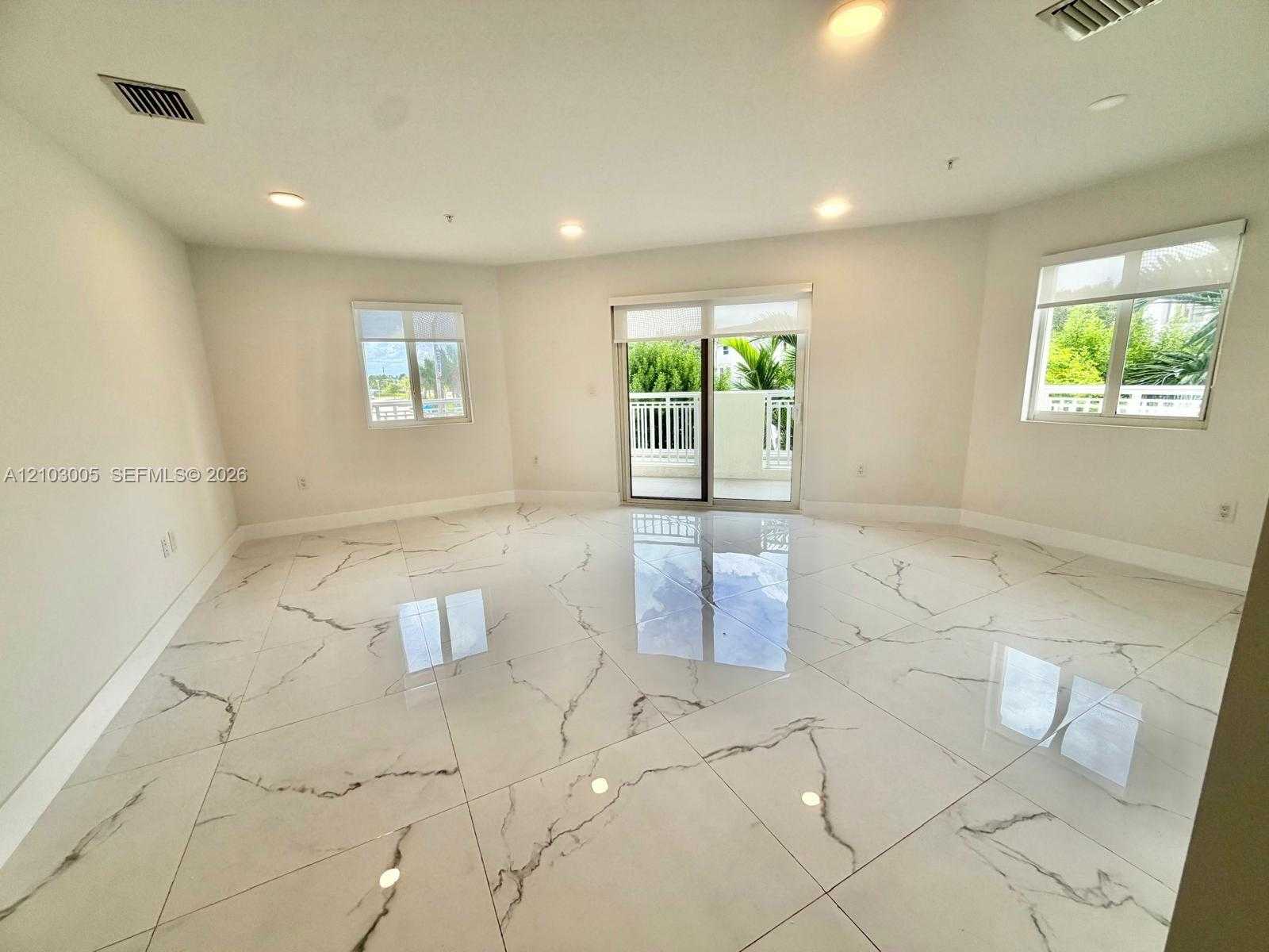 11150 NW 82nd St  APT 206 Doral Florida United States, for Rent, residential, Roberto Villasmil, Interinvestments Realty, Inc.