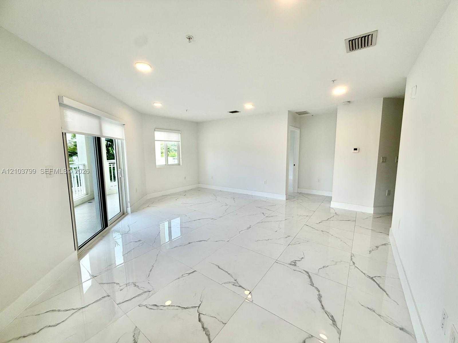 11150 NW 82nd St  APT 201 Doral Florida United States, for Rent, residential, Roberto Villasmil, Interinvestments Realty, Inc.
