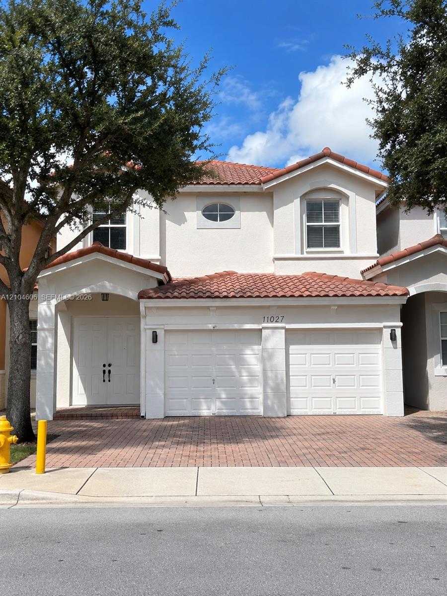 11027 NW 86th Ter Doral Florida United States, for Rent, residential, Roberto Villasmil, Interinvestments Realty, Inc.