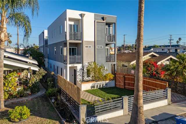 622 N Serrano Avenue Los Angeles California United States, for Rent, residential, Roselia Pena Iniguez, Source Funding