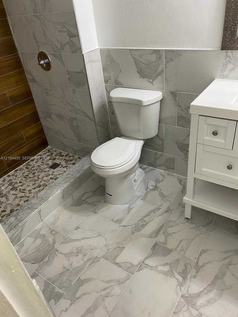 4450 NW 79th Ave  APT 1C Doral Florida United States, for Rent, residential, Roberto Villasmil, Interinvestments Realty, Inc.
