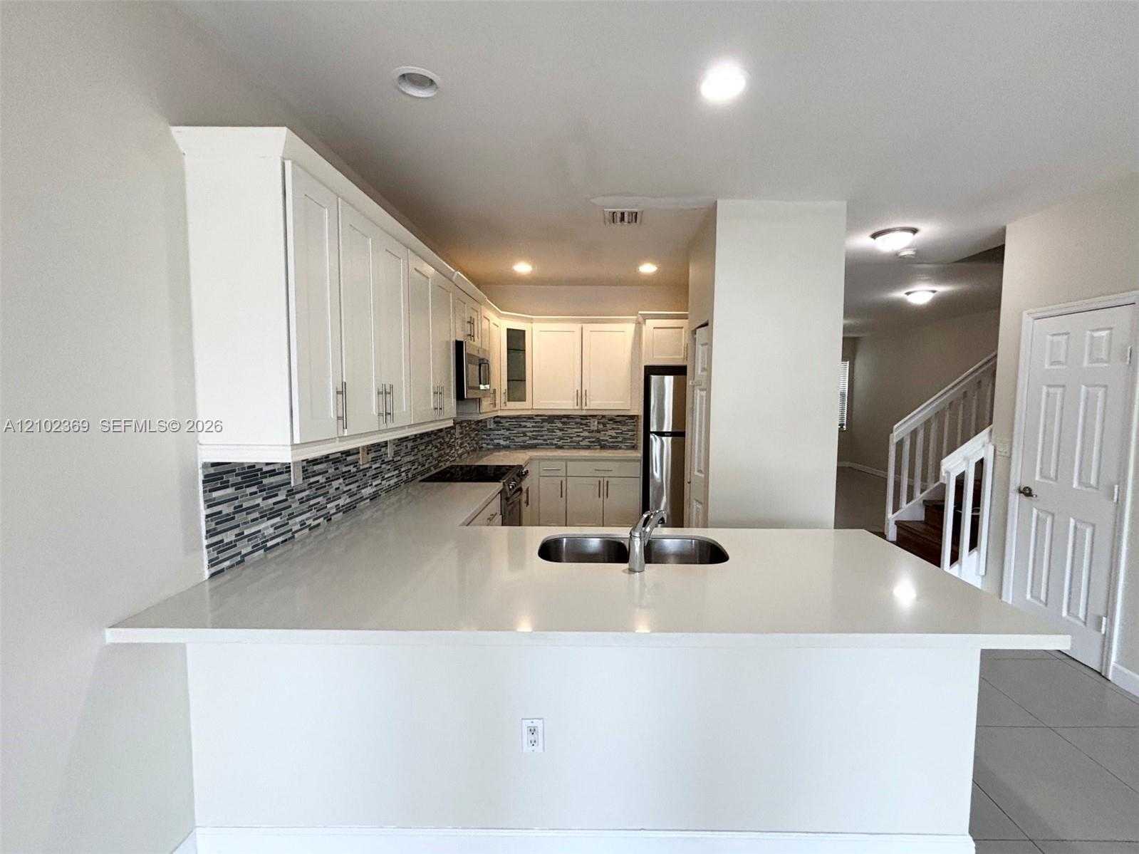 10445 NW 61 LN  APT 10445 Doral Florida United States, for Rent, residential, Roberto Villasmil, Interinvestments Realty, Inc.