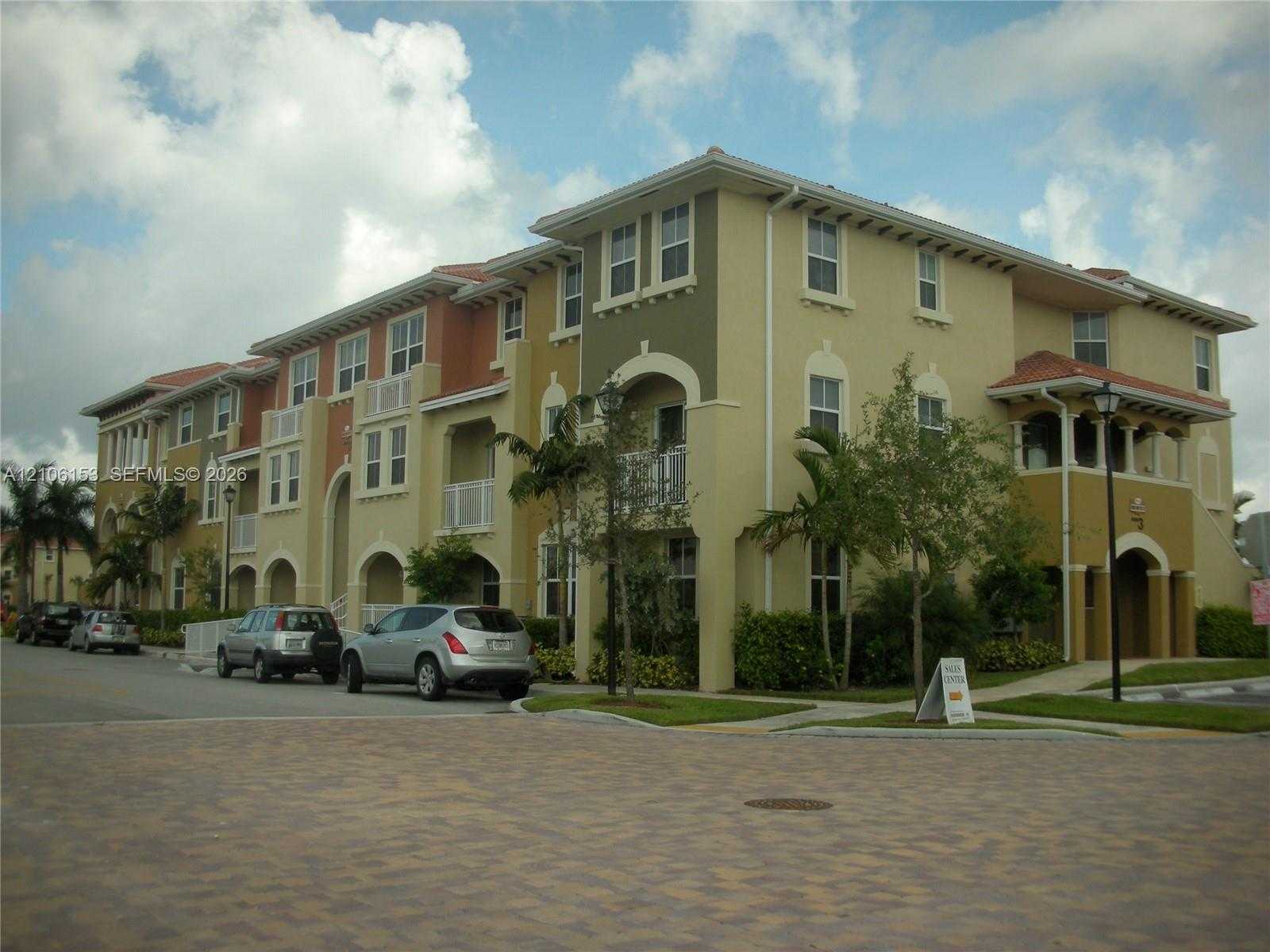 11101 NW 83rd St  APT 202 Doral Florida United States, for Rent, residential, Roberto Villasmil, Interinvestments Realty, Inc.