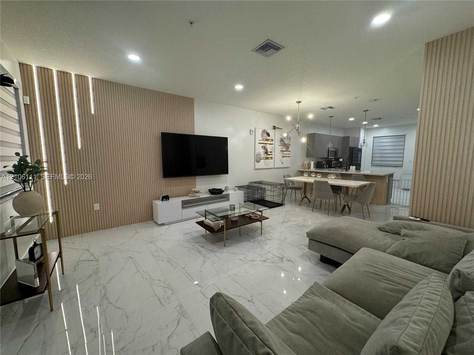 6450 NW 102nd Path  APT 102 Doral Florida United States, for Rent, residential, Roberto Villasmil, Interinvestments Realty, Inc.