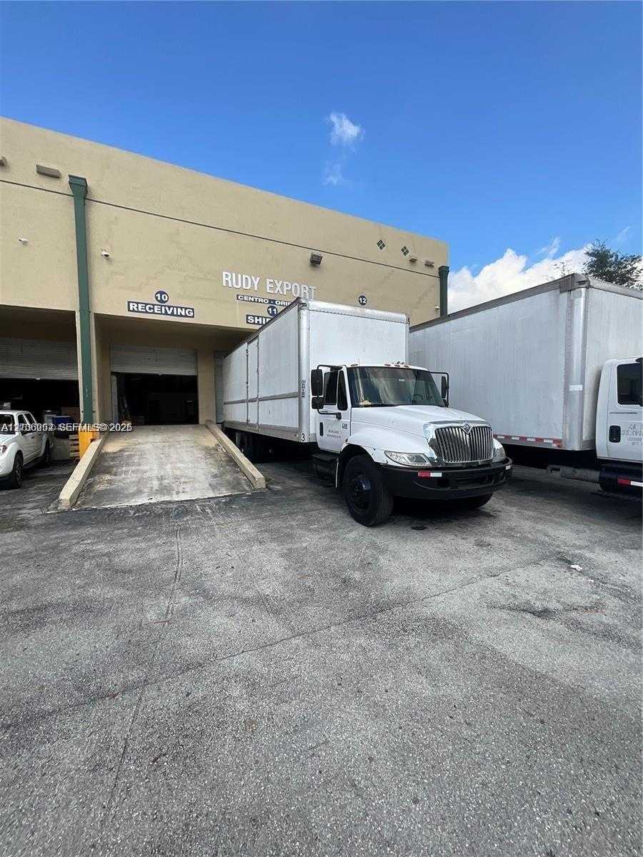 6015 NW 87th Ave Miami Florida United States, for Lease, commercial, Sandra Benkahla, The 305 Agency