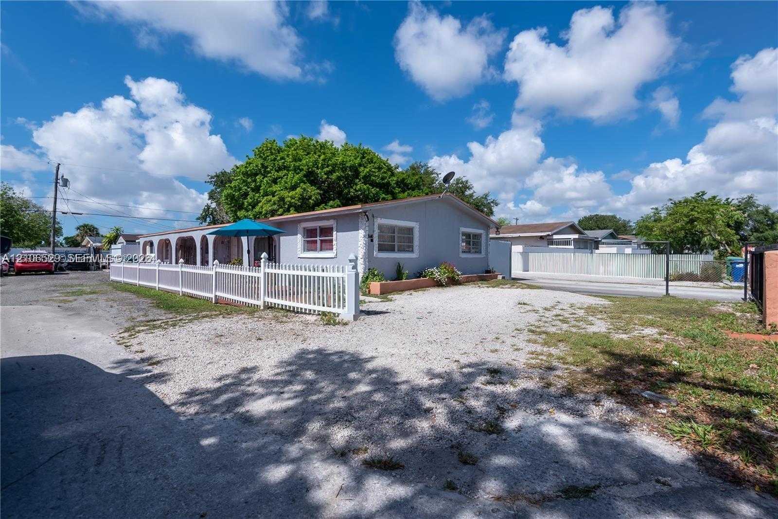 2800 NW 94th St Miami Florida United States, for Sale, residential,  , INCOM OFFICE EXAMPLE