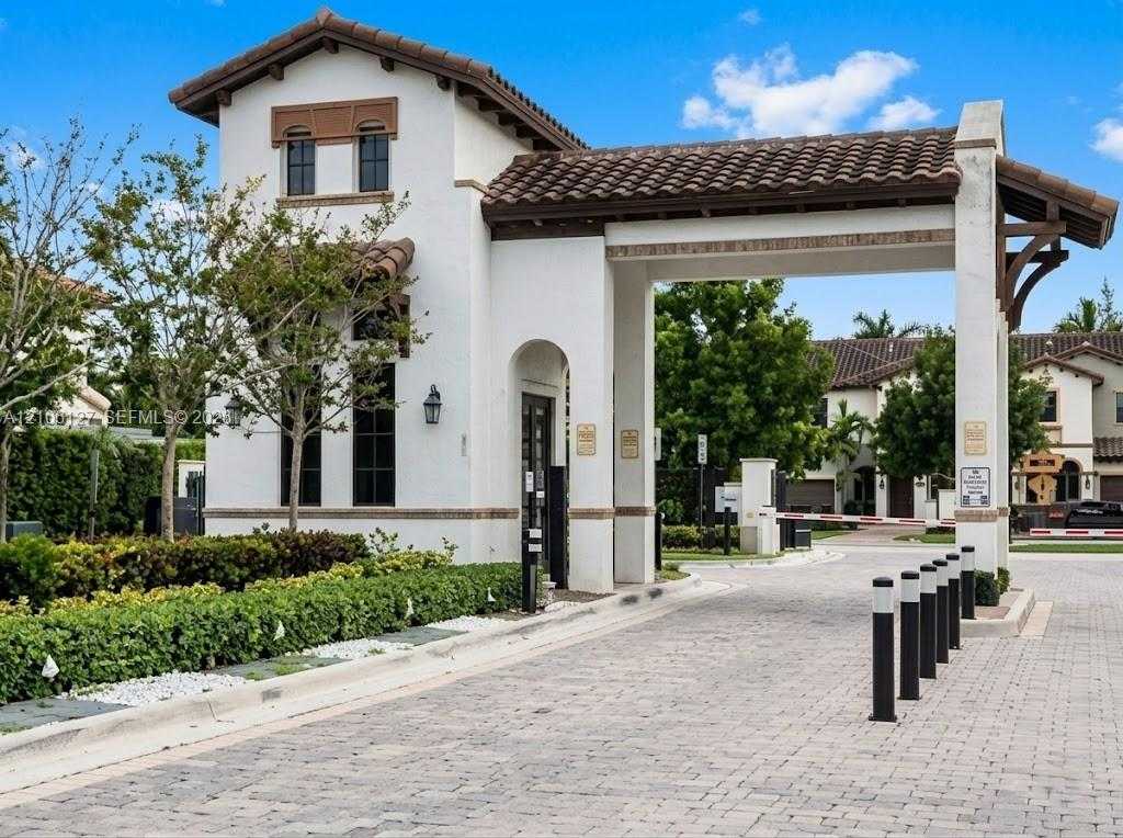10620 NW 88th St  APT 221 Doral Florida United States, for Rent, residential, Roberto Villasmil, Interinvestments Realty, Inc.