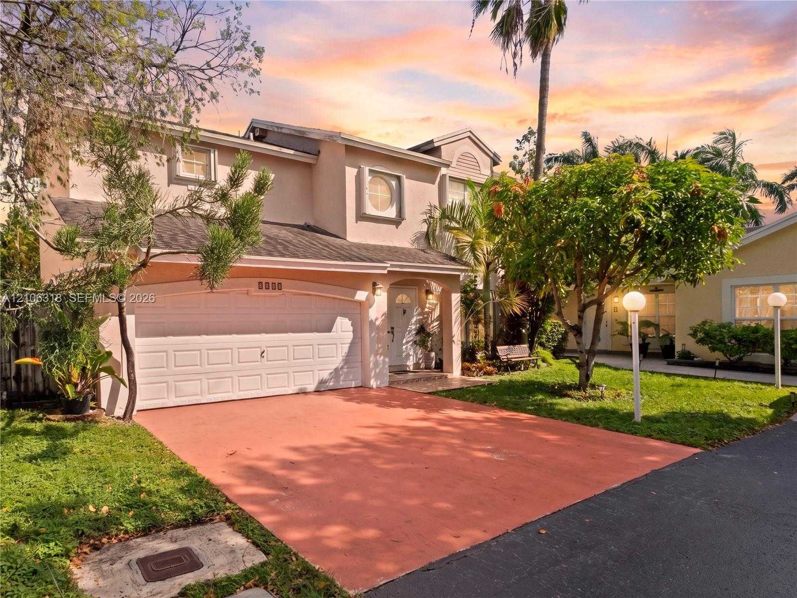 9921 NW 51st Ln Doral Florida United States, for Sale, residential, Roberto Villasmil, Interinvestments Realty, Inc.